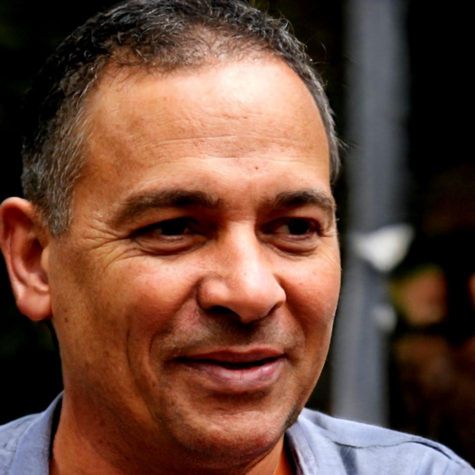 Formateur accompagnant les participants